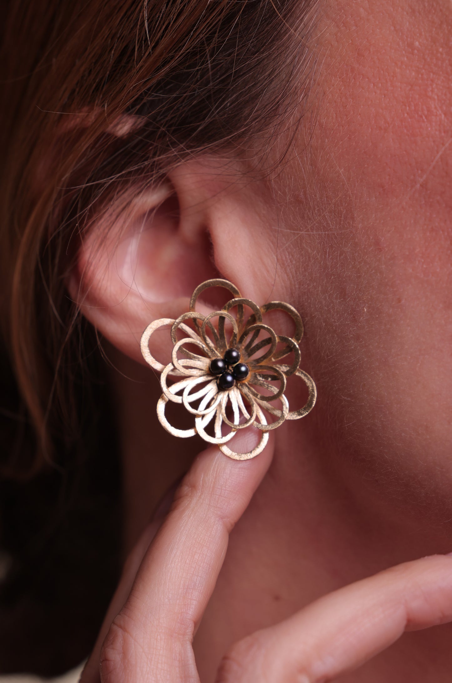 Tangled Flowers Earrings - Black Pearls