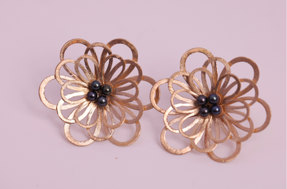 Tangled Flowers Earrings - Black Pearls